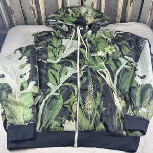 Nike Wind Runner Vent Hooded Jungle Green Leaf Print Jacket